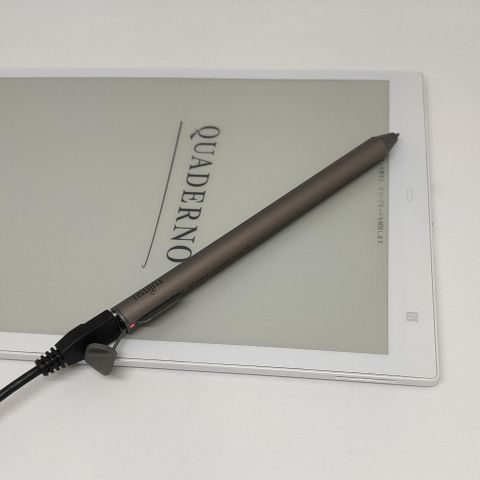 A5版約251g、軽量が魅力の電子ペーパー 富士通「クアデルノ」を
