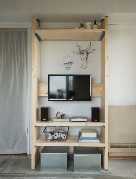 ディアウォール」や「ウォリスト」でテレビラックをDIY！（暮らしニスタ）