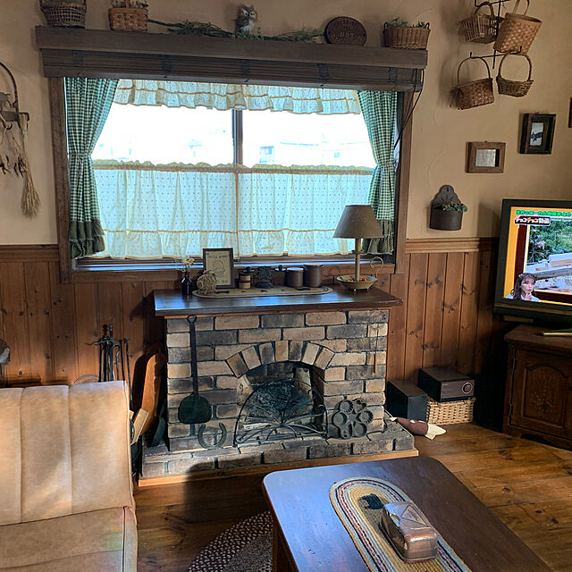 お部屋がぐっと暖かな雰囲気に☆DIYでマントルピースを作ってみ