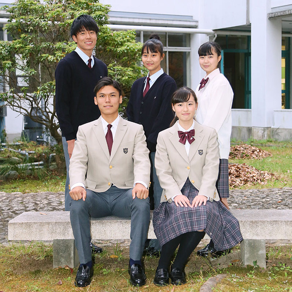 長尾高校の制服が来年度から新しくなるみたい。大阪府下唯一の