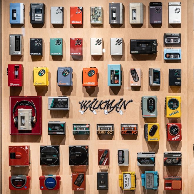 昭和世代には堪らない♪ 懐かしウォークマンをモチーフにしたポーチが