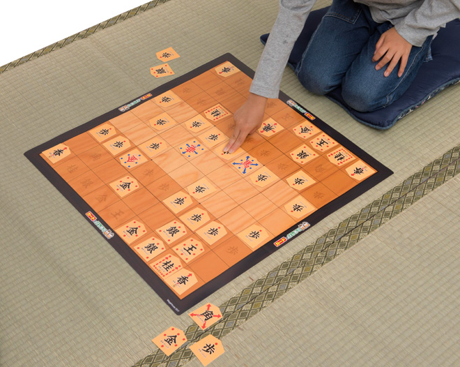 駒がデカッ！動かし方もわかりやすい初心者用の将棋セット（Japaaan）
