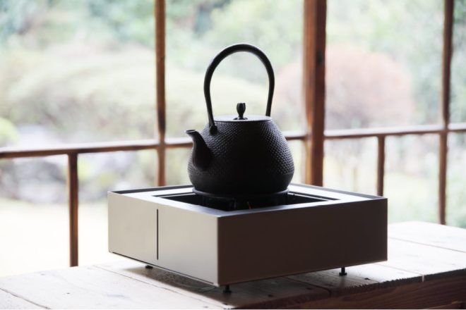 現代的スタイルで炭火が楽しめるモダンデザインな卓上の火鉢が素敵
