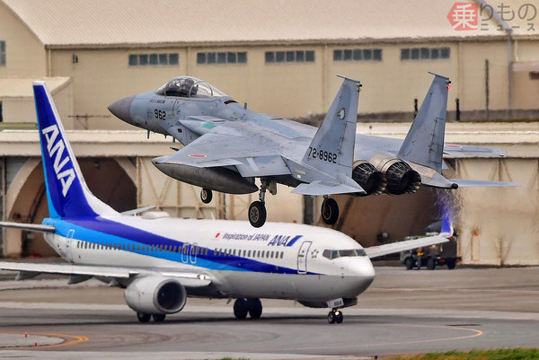 戦闘機用滑走路 平行滑走路にも種類がある！？仕様も運用も様々な滑走路の話