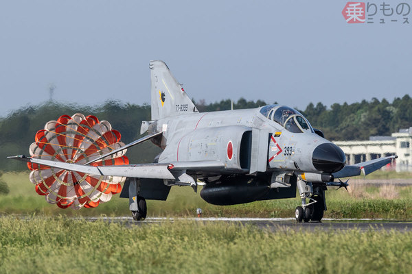 戦闘機も同じ滑走路