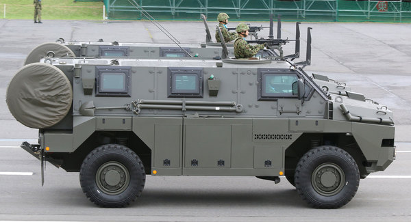 わずか8台 ほとんど目にしない陸自のレアな「輸送防護車」（乗りもの