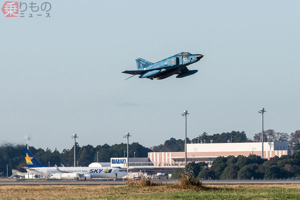 戦闘機用滑走路 空自機炎上：誘導路にタンク接触で引火か 茨城・百里基地 | 毎日新聞