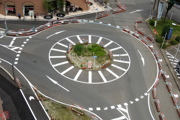 広がるラウンドアバウトに「教習所の指導員も未経験」という課題 特殊