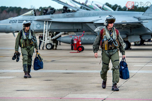 パイロット 与圧服 耐Gスーツ