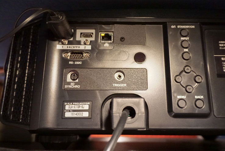 JVCの4KプロジェクターDLA-X770R：HDRの魅力を引き出す（Stereo Sound 