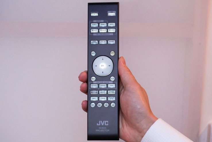 JVCの4KプロジェクターDLA-X770R：HDRの魅力を引き出す（Stereo Sound