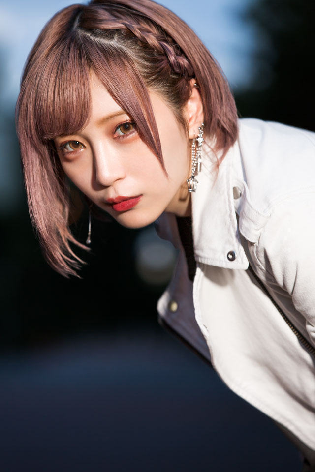 名前のない感情が、普遍を撃ち抜く。「依り代・ReoNa」が見つけた、歌