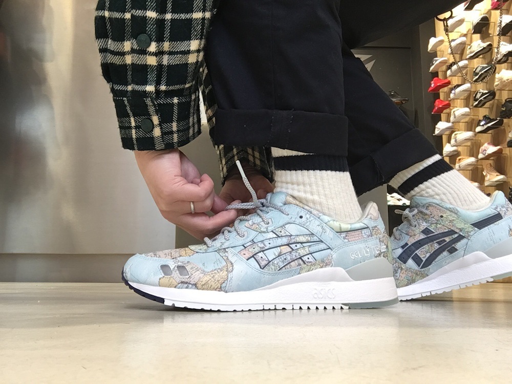 地図柄で飾ったアトモス別注ゲルライト III」を、実際にお試ししてみ